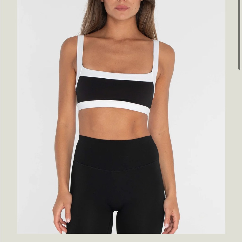 FORM Straight Neck Sports Bra Small